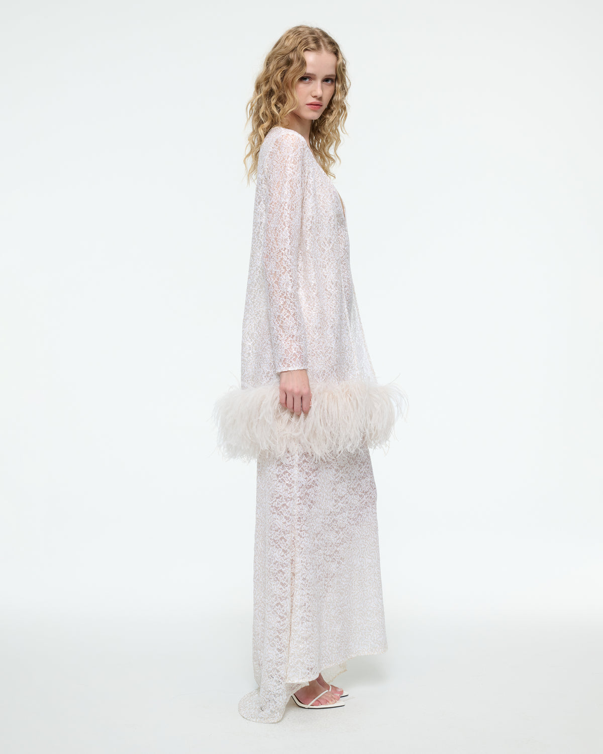 FEATHER CARDIGAN IN IVORY
